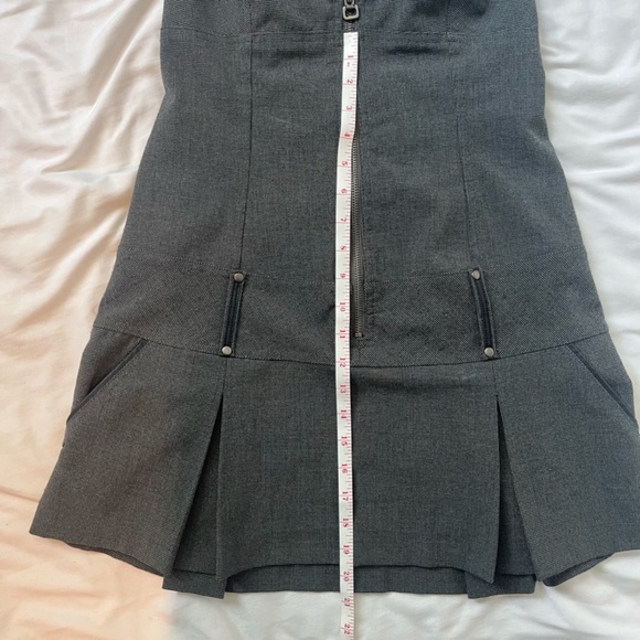 Grey sleeveless pleated mini dress - Picture 6 of 7